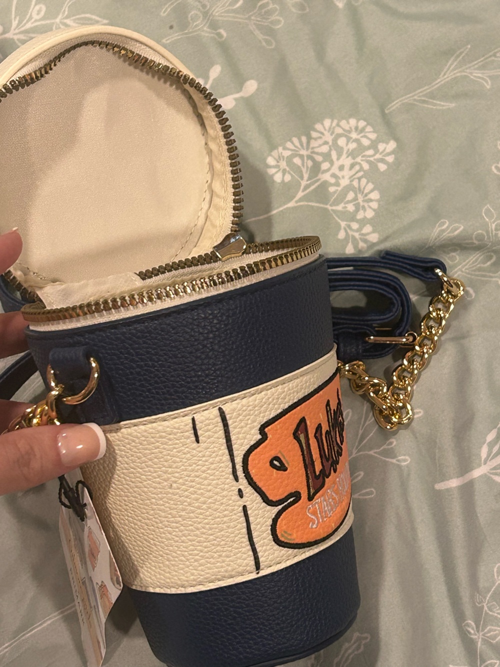 Gilmore Girls 'Luke's' Cup Crossbody Bag and Motif Socks- 5 Pairs - Picture 6 of 10